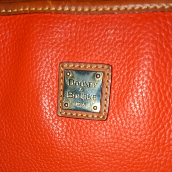 Dooney and Bourke pebble grain leather Charleston shopper. - Picture 10 of 15